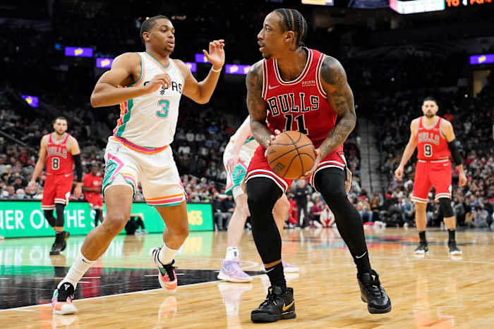 Keldon Johnson (left) and DeMar DeRozan